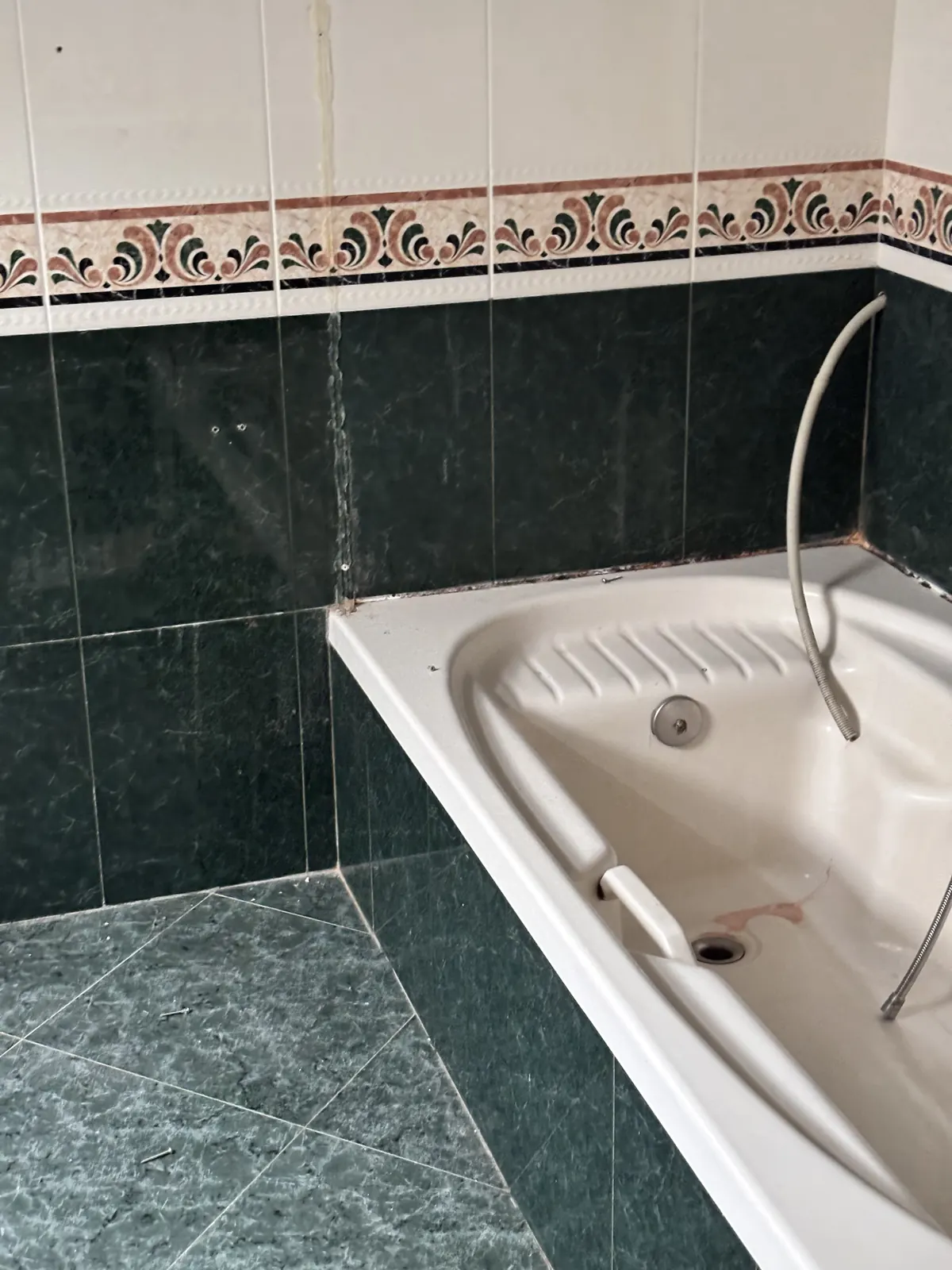 Estado previo del baño documentado antes del inicio de obra
