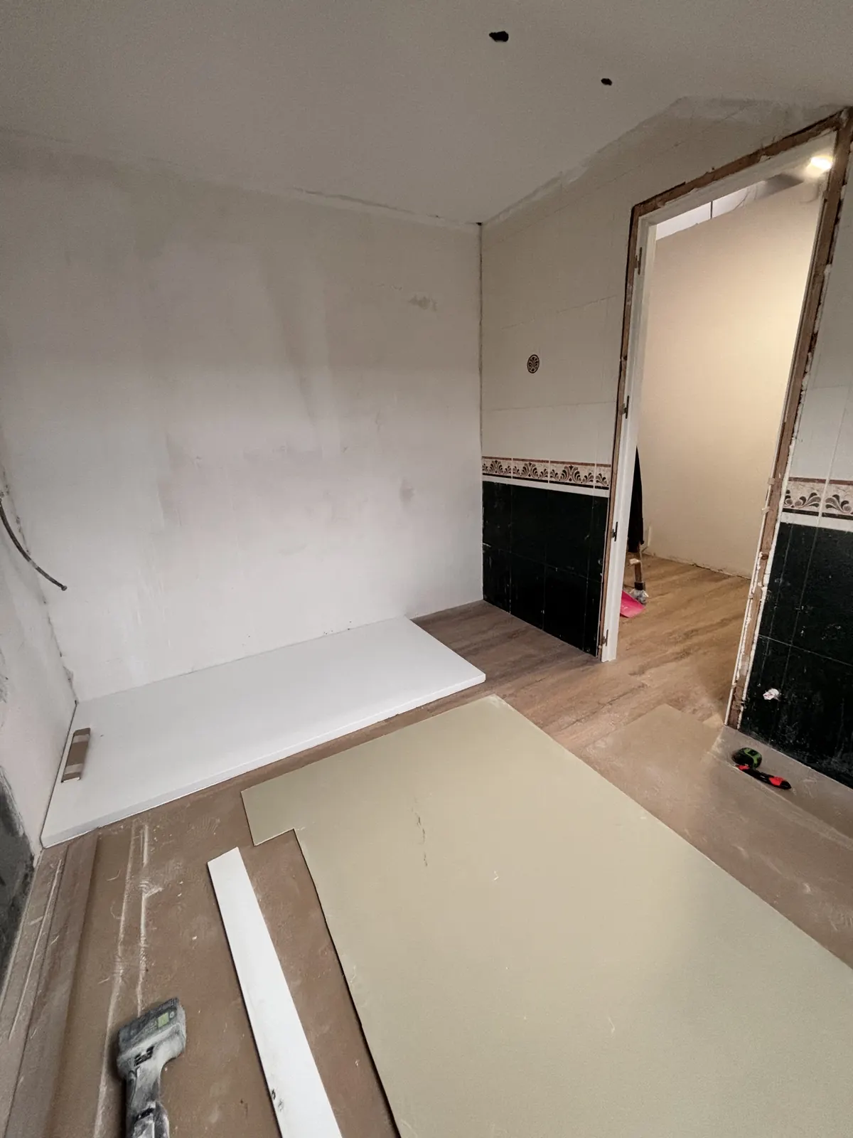 Avance de obra en la nueva distribución del baño
