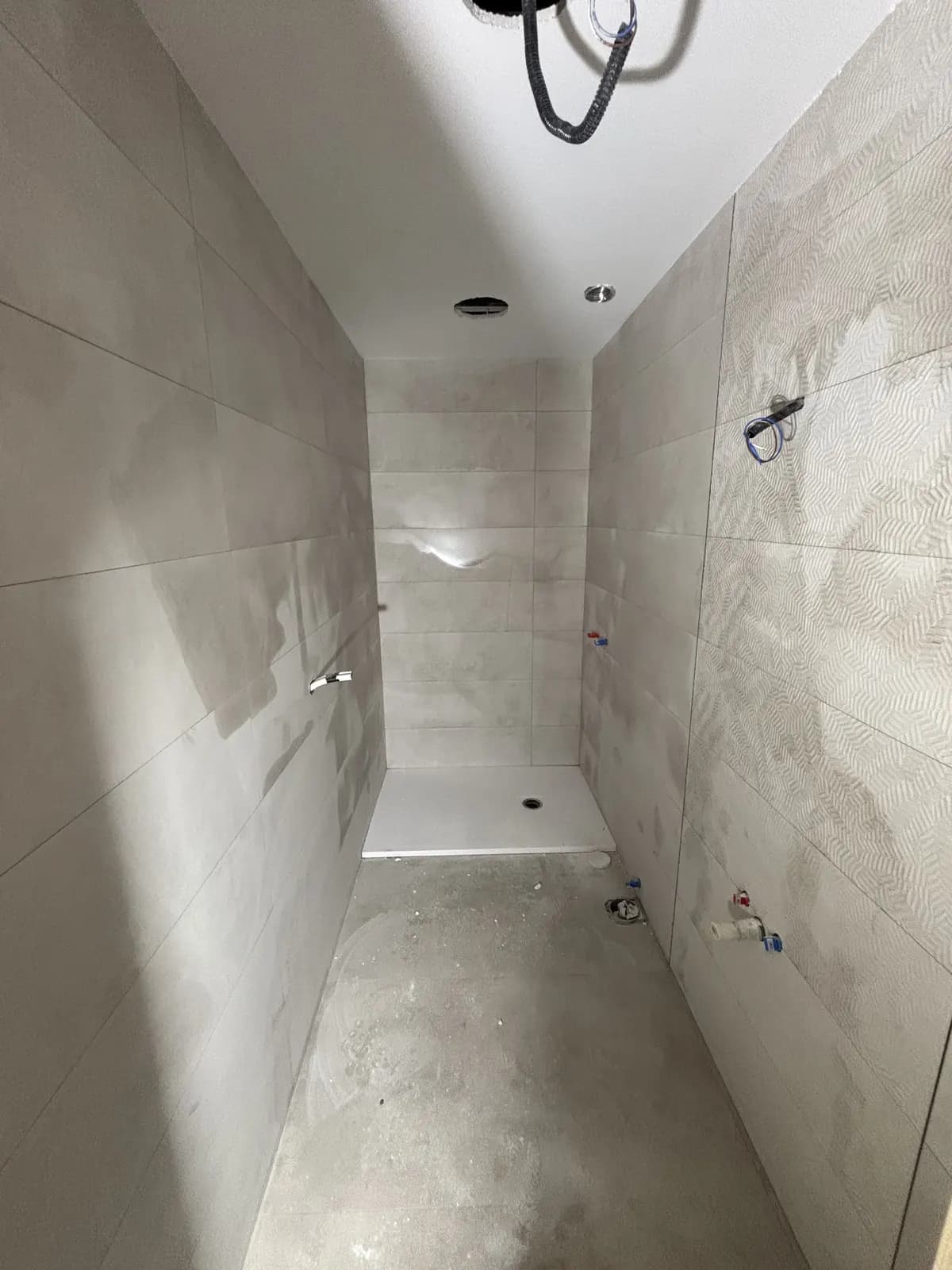 Baño en planta baja cerca de la finalización