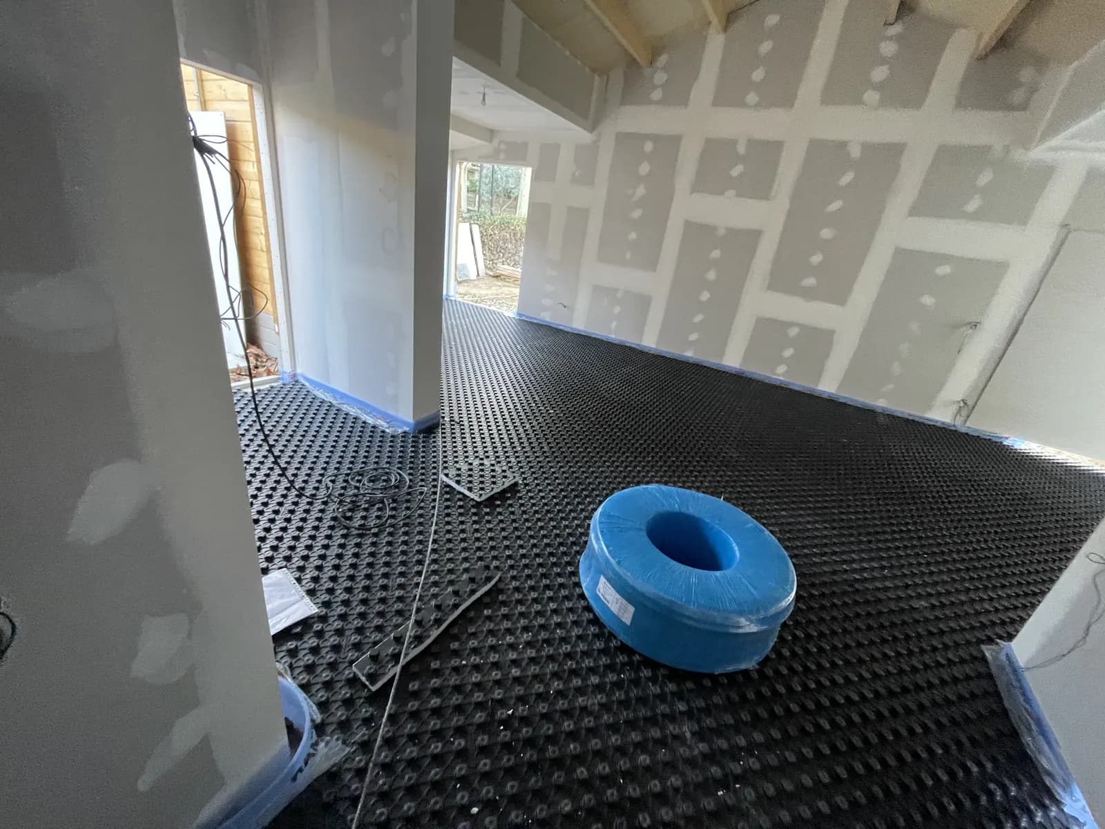 Cobertura de mantas del sistema avanzando por la estancia